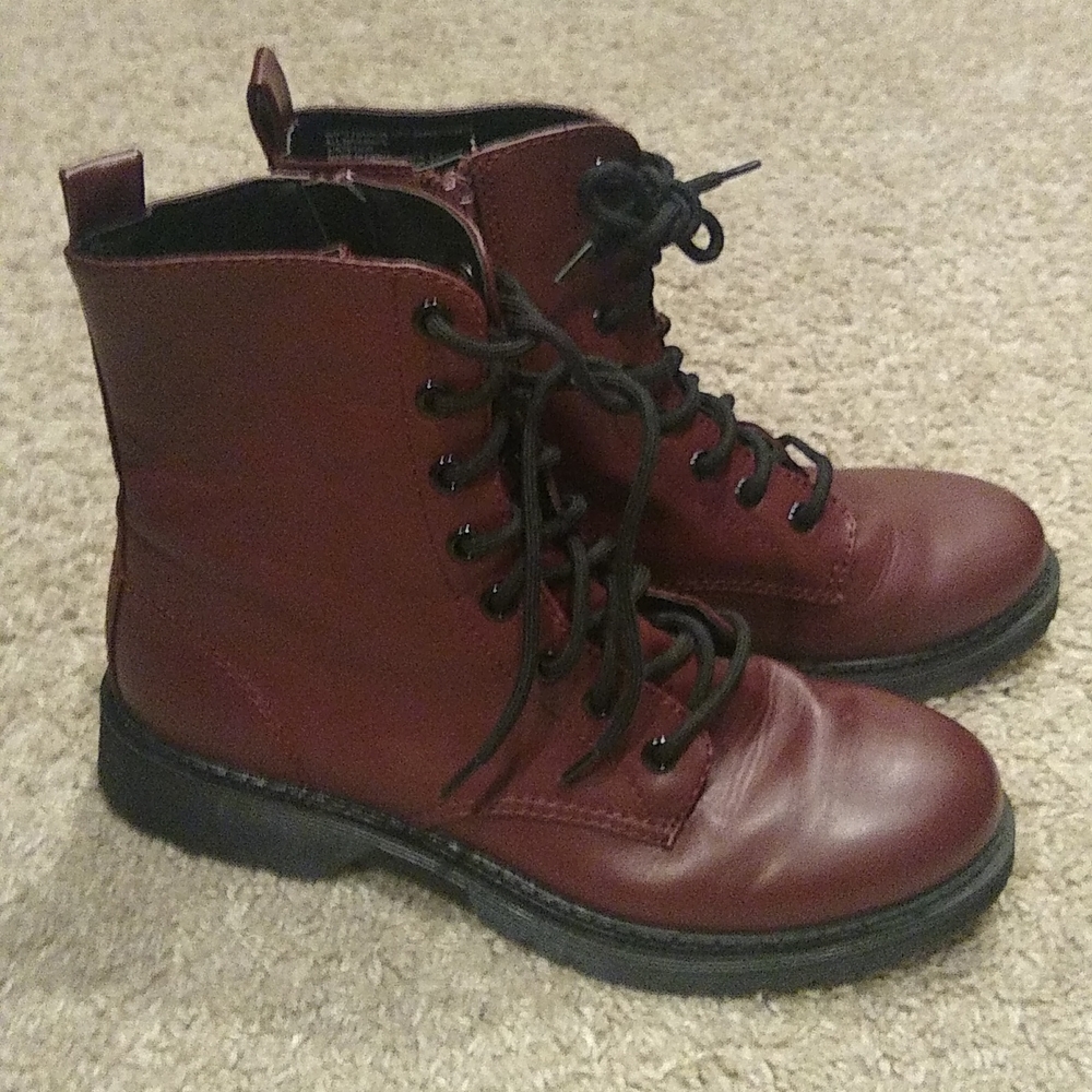 Maroon combat boots like new